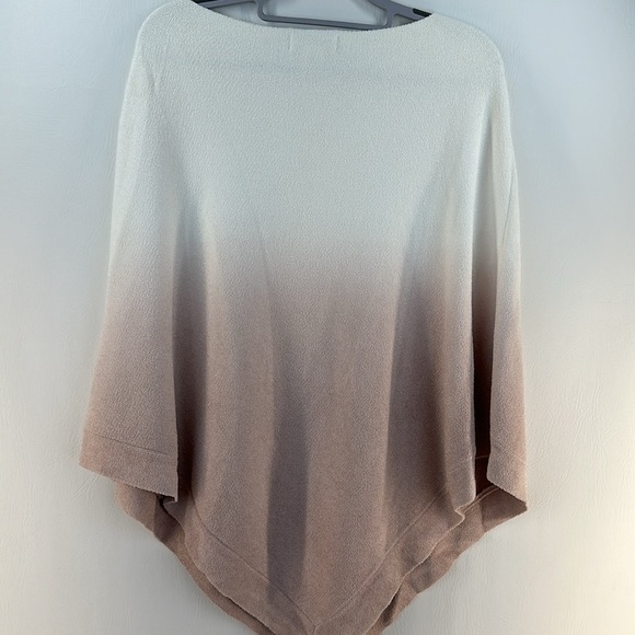 Barefoot Dreams Poncho - Picture 5 of 7